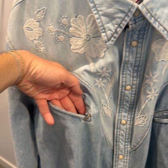 Zara x Barbie Men’s Light Denim Embroidered Western Snap Button Shirt Large NWT - Picture 10 of 15